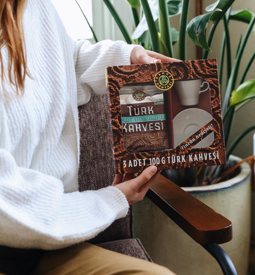Kahve Dünyası Medium Roast Turkse Koffie 4x100g + Gratis Kopje